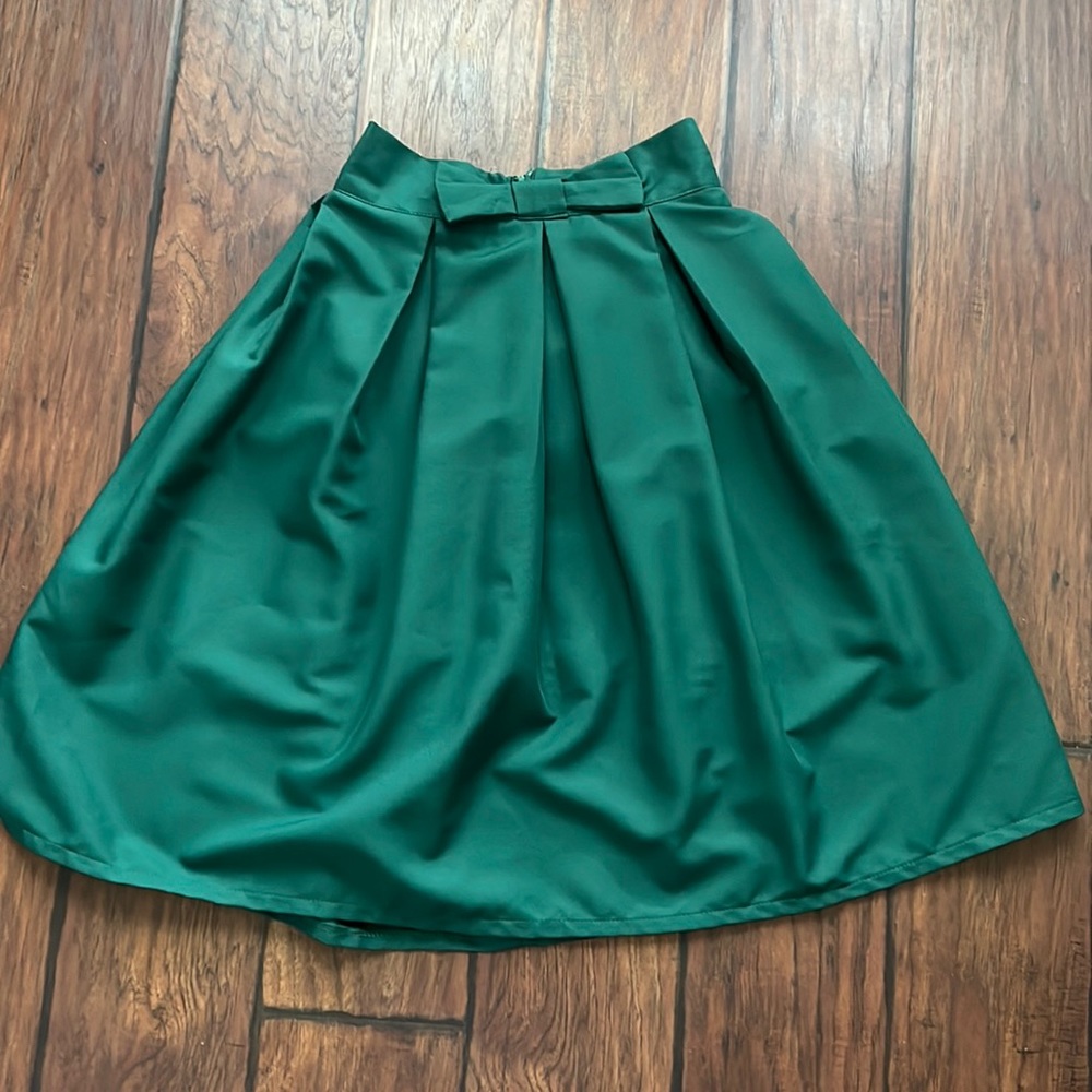 Pleated Skirt w/ Bow